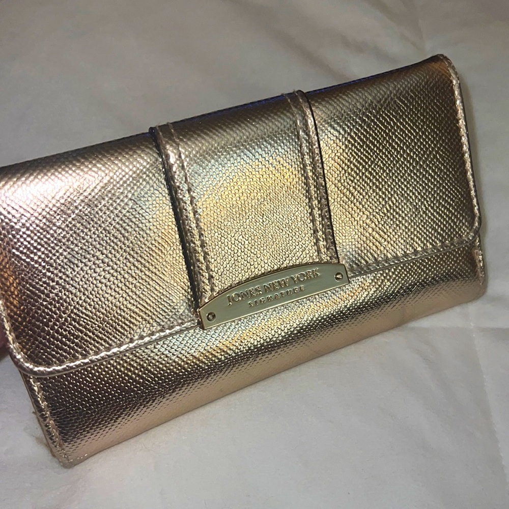 Jones New York Signature GUC Wallet
